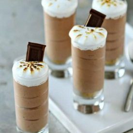 รูปภาพหน้าปกบทความ:แจกสูตรขนมหวาน 'S’MORES PUDDING SHOTS' อร่อยครบรสในช็อตเดียว