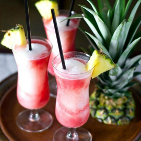 รูปภาพหน้าปกบทความ:สูตรเครื่องดื่ม Lava Flow Cocktails ค็อกเทลสีสวยน่าชิม อร่อยสดชื่นสุดฟินในวันหยุด