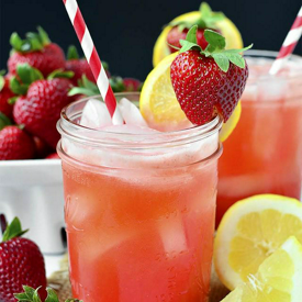 รูปภาพหน้าปกบทความ:STRAWBERRY LEMONADE VODKA ค็อกเทลสูตรเด็ด หวานๆ เปรี้ยวๆ ชื่นใจ 😋