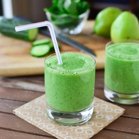 รูปภาพหน้าปกบทความ:สูตรเครื่องดื่ม Green Smoothies สมูทตี้ลูกแพร์แตงกวา สาวรักสุขภาพต้องลอง