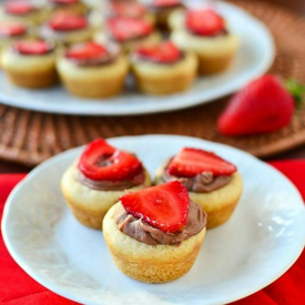 รูปภาพหน้าปกบทความ:Nutella Buttercream Cookie Cups สูตรคุกกี้นูเทลล่า อร่อยเด็ดรสเข้มเต็มๆ คำ