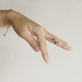 รูปภาพหน้าปกบทความ:ซ่อนเสน่ห์สวยๆ ไว้ที่เรียวนิ้ว กับ 'Tattoo on Finger' ใครทำก็สวย ก็น่ามอง !!