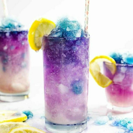 รูปภาพหน้าปกบทความ:สวยสุดว้าว Galaxy Lemonade Slushie น้ำเลมอนเนดเปลี่ยนสี เครื่องดื่มที่ชวนให้ตกหลุมรัก