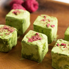 รูปภาพหน้าปกบทความ:อร่อยเข้มเต็มรสชาเขียว 'Matcha Green Tea Truffles' สูตรขนมหวานน่ากิน เอาใจคนรักชาเขียว