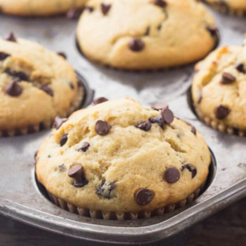 รูปภาพหน้าปกบทความ:Banana Chocolate Chip Muffin แจกสูตร มัฟฟินช็อกโกแลตกล้วยหอม อร่อยโดนใจ