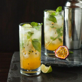 รูปภาพหน้าปกบทความ:Passion Fruit Vodka Soda สูตรค็อกเทลชวนฟิน ซาบซ่าถึงใจ ชวนให้ลิ้มลอง