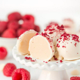 รูปภาพหน้าปกบทความ:Raspberry White Chocolate Truffles ขนมหวานสูตรอร่อย เอาใจคนรักไวท์ช็อกโกแลต