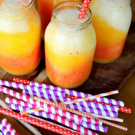 รูปภาพหน้าปกบทความ:Caribbean Sunrise Mocktail สูตรม็อกเทลสีส้ม จากส้ม มะม่วง มะพร้าว ชื่นใจไร้แอลกอฮอล์