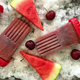 รูปภาพหน้าปกบทความ:ชวนทำ Watermelon cherry popsicle ไอติมแท่งเชอร์รี่แตงโม  ชื่นใจอร่อยแบบไม่อ้วน