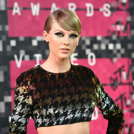 รูปภาพหน้าปกบทความ:อยากสวยปังแบบ Taylor Swift! เธอมีวิธีสวยสุขภาพดียังไงนะ