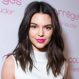 รูปภาพหน้าปกบทความ:8 สไตล์ 'ทรงผมแสกกลาง' ของสาวสุดฮอต Kendall Jenner