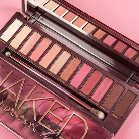 รูปภาพหน้าปกบทความ:พาเลทใหม่ ที่ทำเอาใจสั่น 'Urban Decay's Naked Cherry Palette' อายแชโดว์สีเชอร์รี่ สวยเผ็ชแบบเน้นๆ