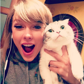 รูปภาพหน้าปกบทความ:รวมภาพน่ารักๆ ขำๆ ของ นักร้องสาว Taylor Swift