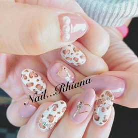 รูปภาพหน้าปกบทความ:แต่งลายเสือให้ดูหวาน! ไอเดียเล็บลาย 'Leopard Nails' โทนสีชมพู มุ้งมิ้ง สไตล์สาวญี่ปุ่น