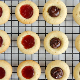 รูปภาพหน้าปกบทความ:เตรียมทำขนมต้อนรับเทศกาลคริสต์มาส! กับเมนู "Thumbprint Cookies" แสนอร่อย 