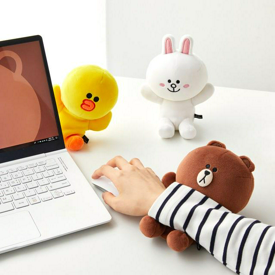 รูปภาพหน้าปกบทความ:ไปตำกันให้ทัน! กับ 'Wrist Cushion' ของใช้ใหม่แกะกล่องจาก Line friends 