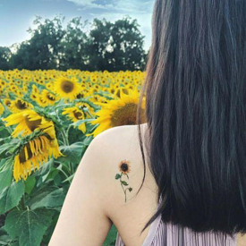 รูปภาพหน้าปกบทความ:Sunflower Tattoo ไอเดียสักรูป "ดอกทานตะวัน" ให้สวยน่ารัก มีชีวิตสดใสเหมือนดวงตะวัน