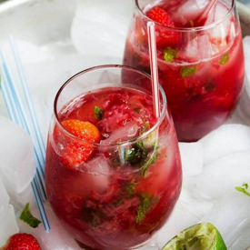 รูปภาพหน้าปกบทความ:สูตรค็อกเทลทำง่ายใน 5 นาที Strawberry Pomegranate Mojito