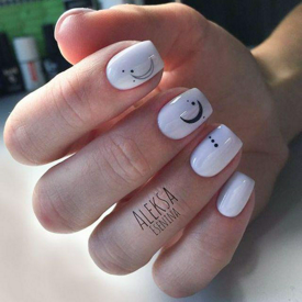 รูปภาพหน้าปกบทความ:สายคลีนต้องมา! รวมไอเดียเพ้นท์เล็บ 'โทนสีขาว Clean White Nails' #ออกงานก็ได้ ไปเที่ยวก็ดี