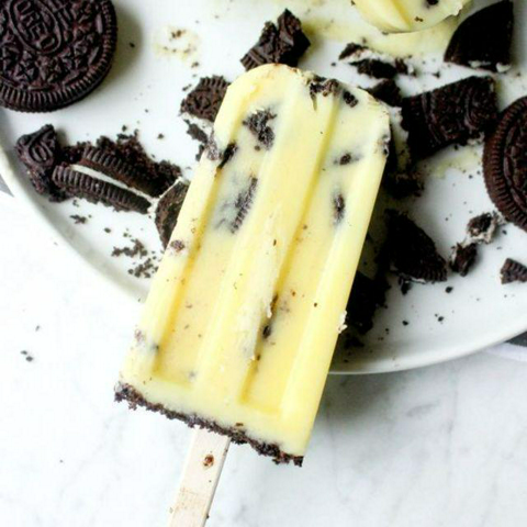 รูปภาพหน้าปกบทความ:คลายร้อนด้วย 2 สูตร 'COOKIES & CREAM PUDDING POPS' อร่อยกรุบ กินเพลินๆ เกินห้ามใจ