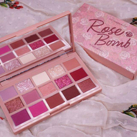 รูปภาพหน้าปกบทความ:🌹พาเลทใหม่ 'Etude House Play Color Eye Palette Rose Bomb' แชโดว์โทนสีกุหลาบ สวยบาดใจไปอี๊ก!