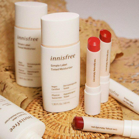 รูปภาพหน้าปกบทความ:เกิดมาเพื่อคนผิวแพ้ง่ายโดยเฉพาะ! Innisfree 'Simple label' เครื่องสำอางสูตรอ่อนโยน พกจ. มินิมอลมาก น่าใช้สุด!