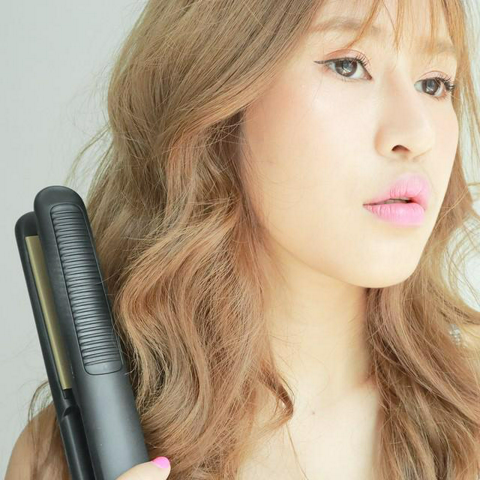 รูปภาพหน้าปกบทความ:เห่อเครื่องหนีบผม LS Gold Plate hair crimper จะหนีบตรง ดัดลอน ผมก็ปังในเครื่องเดียว