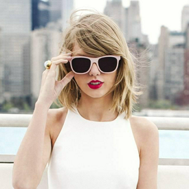 รูปภาพหน้าปกบทความ:50 แฟชั่นการแต่งตัว เก๋ ชิค สไตล์สาว Taylor Swift