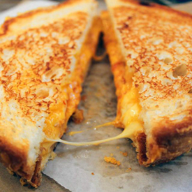 รูปภาพหน้าปกบทความ:วิธีทำ "แซนด์วิช Grilled Cheese" เมนูง่ายๆ เอาใจคนรักชีส