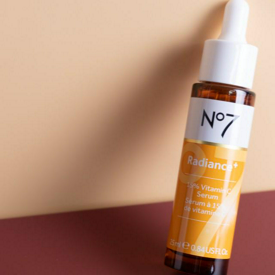 รูปภาพหน้าปกบทความ:No7 Radiance+ 15% Vitamin C Serum | ช่วยเผยผิวกระจ่างใส ด้วยวิตามินซีเซรั่มเข้มข้นถึง 15%