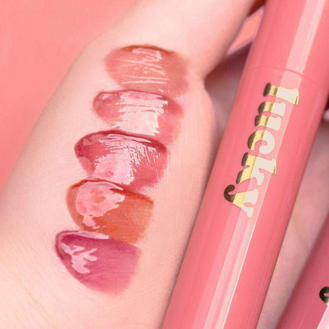 รูปภาพหน้าปกบทความ:ปากสวยฉ่ำน่าจุ๊บ! 'Bbia Lucky Shine Tint 2' ทิ้นท์เนื้อฉ่ำ 5 เฉดสีใหม่ มาในโทนสีกุหลาบ งานดีมาก🌹