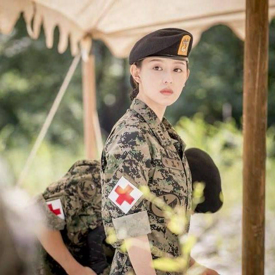 รูปภาพหน้าปกบทความ:แฟชั่นการแต่งตัว ยุนมยองจู จากซีรี่ย์ Descendants of the Sun มาตามส่องกันเถอะ!!