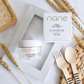 รูปภาพหน้าปกบทความ:เสกผิวใสออร่ากระจาย! ด้วย 'Nane Rejuvenation Cream' ตัวช่วยผิวเนียนนุ่ม กระจ่างใส ไร้จุดด่างดำ ✨