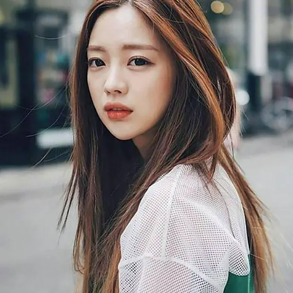 รูปภาพหน้าปกบทความ:30 ไอเดีย ทรงผมยาวตรง มีเสน่ห์ สไตล์สาวเอเชีย