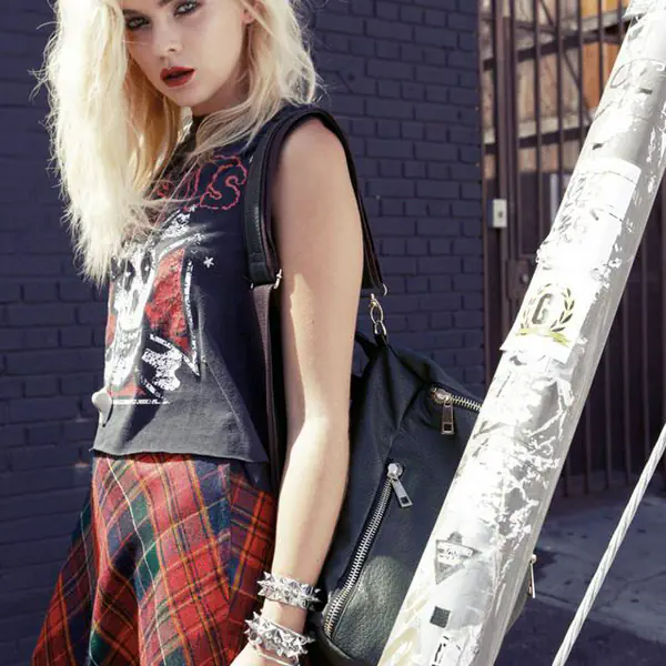 รูปภาพหน้าปกบทความ:30 ไอเดียแฟชั่น Punk Rock สำหรับสาวสายดาร์ก เท่ แนว ดิบสุดๆ