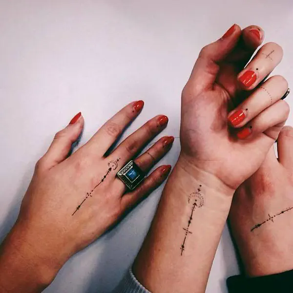 รูปภาพหน้าปกบทความ:50 ไอเดียรอยสักสวยๆ "สไตล์มินิมอล" กับกลุ่มสาวๆ เพื่อนซี้