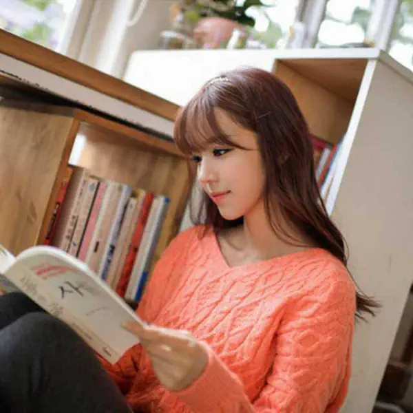 รูปภาพหน้าปกบทความ: 30 โพสท่าถ่ายรูปคู่หนังสือ โพสปุ๊บดูฉลาดปั๊บ !!