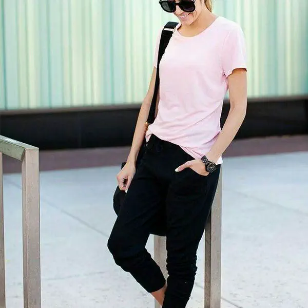 รูปภาพหน้าปกบทความ:ไอเดียแมทช์ Slip-on กับชุดสุดปัง...สวยเวอร์วังทุกสไตล์!