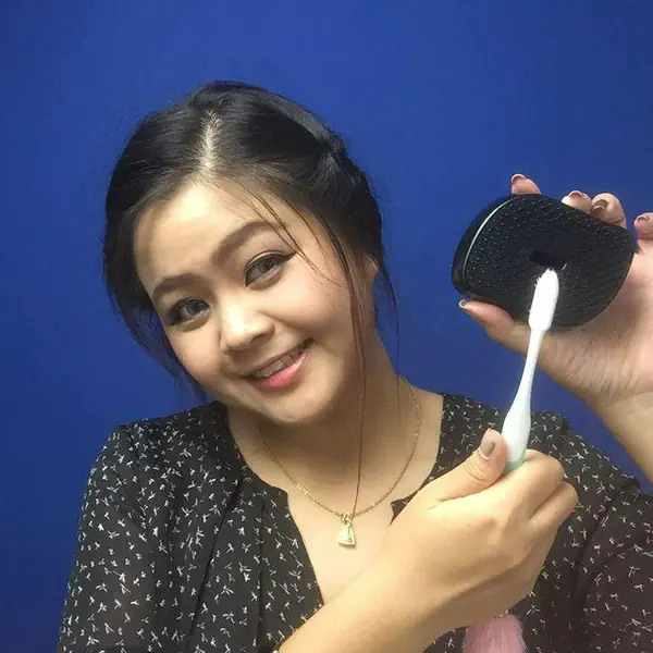รูปภาพหน้าปกบทความ:มาดูวิธีทำความสะอาดแปรงหวีผม Tangle Teezer กัน