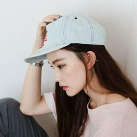 รูปภาพหน้าปกบทความ:33 แฟชั่น 'หมวกแก๊ป' เท่ๆ ใส่กับอะไรก็ดูดี สไตล์สาวเกาหลี