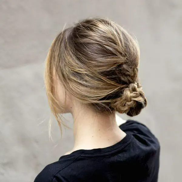 รูปภาพหน้าปกบทความ:30 ไอเดียทรงผมสไตล์ "Low bun" ผมมวยต่ำ ทำไปเที่ยวก็ดี ทำออกงานก็เริ่ด >///<