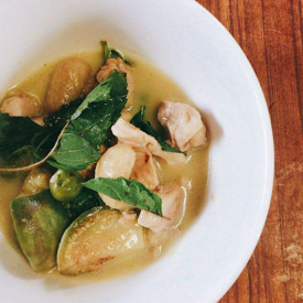 รูปภาพหน้าปกบทความ:เขียวหวานไก่ ใบกะเพรา ใครว่ายากแบบนี้ต้องลอง