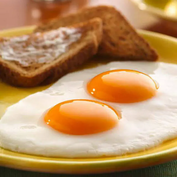รูปภาพหน้าปกบทความ:9 สเต็ปเทพ ทอดไข่ดาวให้สวยเพอร์เฟกต์แบบ sunny side up