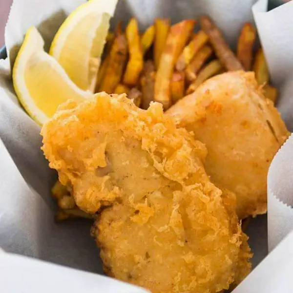 รูปภาพหน้าปกบทความ:สูตรอาหาร Fish and Chips เมนูคลาสสิคในตำนาน ทำง่าย อร่อยกรอบ