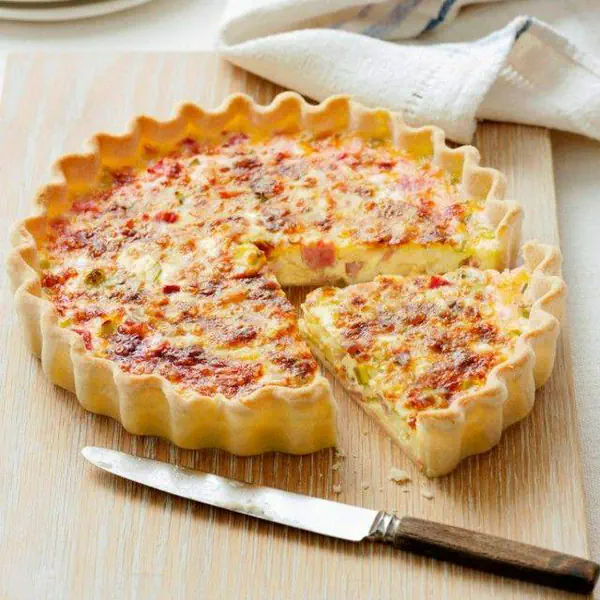 รูปภาพหน้าปกบทความ:"คีช (Quiche)" อาหารว่างสุดฟิน อร่อยง่ายๆ ด้วยเตาอบ ~~~