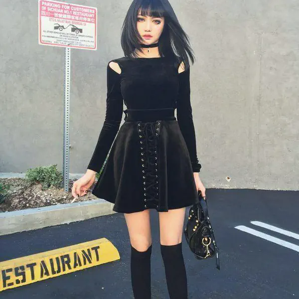 รูปภาพหน้าปกบทความ:17 สไตล์ 'Alternative fashion' สุดคูล เปลี่ยนลุคเป็นสาวเท่!