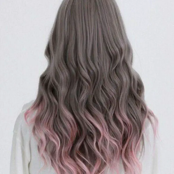รูปภาพหน้าปกบทความ:33 ไอเดียสีผม 'Ash Pink' สีเทาชมพูหม่น หวาน เท่ ละมุน!