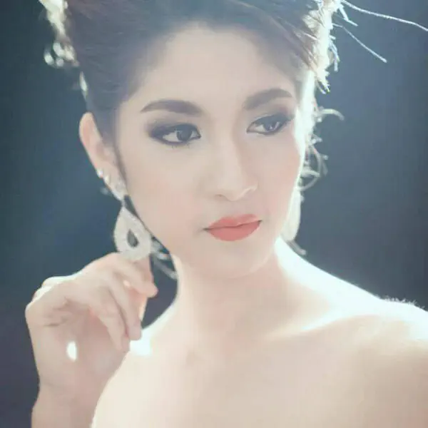 รูปภาพหน้าปกบทความ:ถ่ายรูปท่าไม้ตาย หันข้างยังไงก็สวยปังเวอร์