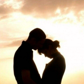 รูปภาพหน้าปกบทความ:5 เหตุผลที่ 'ไม่ยอมปล่อยมือจากคนรัก ทั้งที่หมดรักแล้ว'