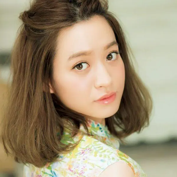 รูปภาพหน้าปกบทความ:20 ไอเดีย 'เก็บผมด้านหน้า' สำหรับสาวผมสั้น ทำไปงานก็ได้ ทำออกงานก็ดูดี!!!!